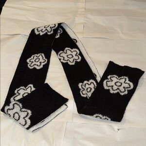American Eagle Outfitters Floral Knit Scarf – One Size